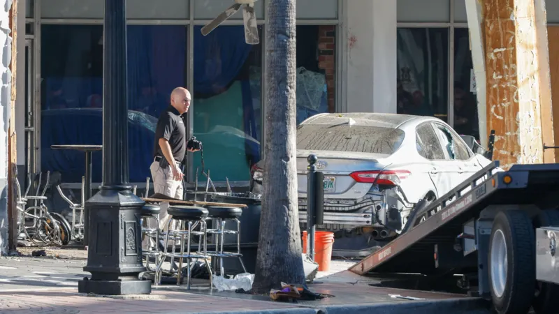 4 dead, 13 injured after street racer slams into crowd at Tampa bar