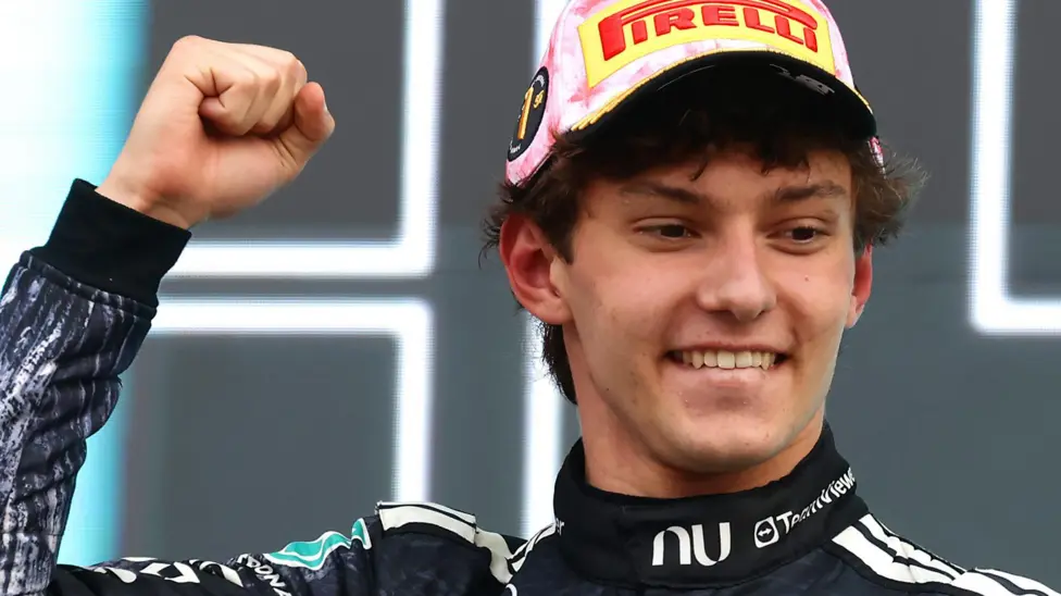 Antonelli wins to become youngest title leader